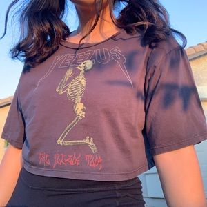 THE YEEZUS TOUR Crop-Top